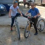 Scuola equitazione Kappa Equestre soci in bicicletta